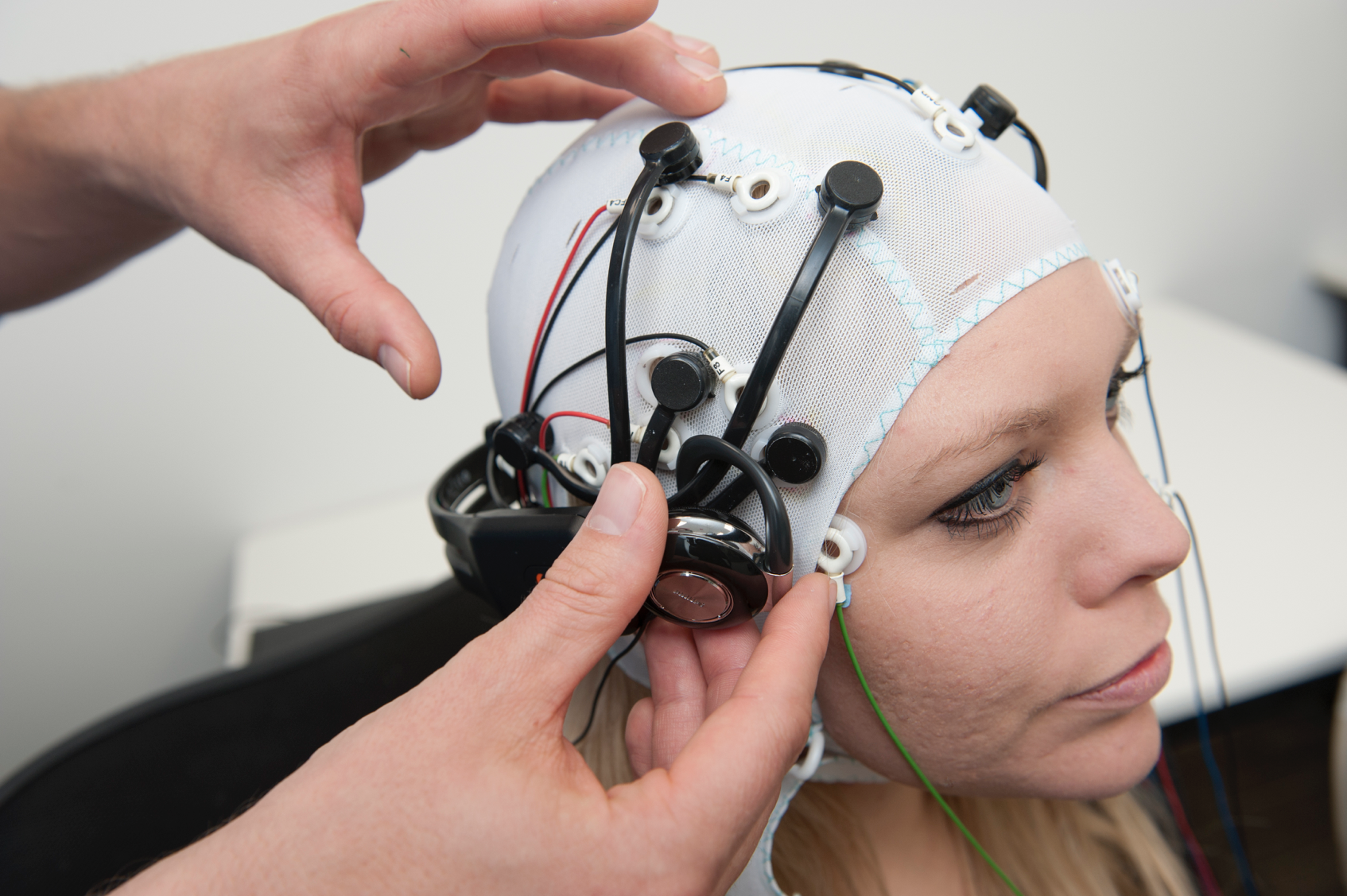 Нейроинтерфейс BRAINLINK. Нейроинтерфейс ЭЭГ. Шлем для головного мозга. Шлем нейроинтерфейс. Шлем для ээг